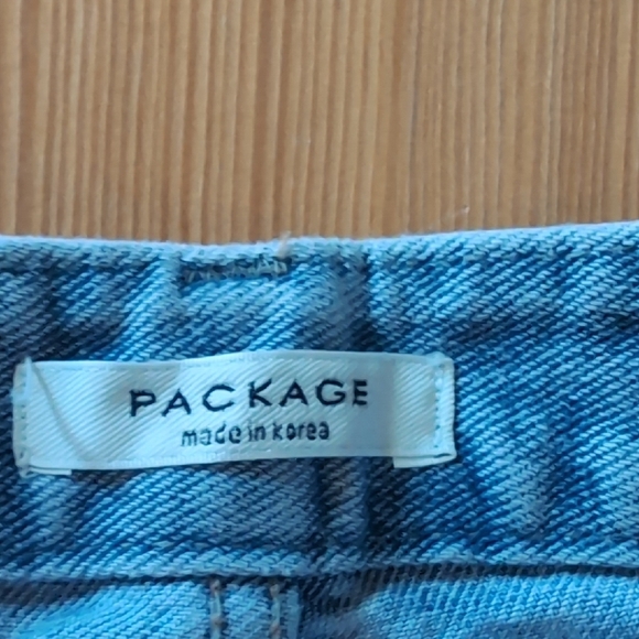 Classic Straight-Leg Women's Jeans - Light Blue - Picture 2 of 4